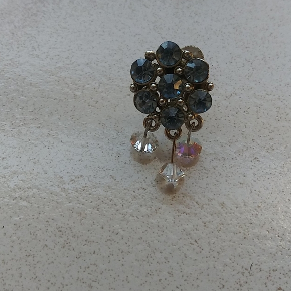 Vintage Blue Crystal Costume Crank Earrings - Picture 7 of 14